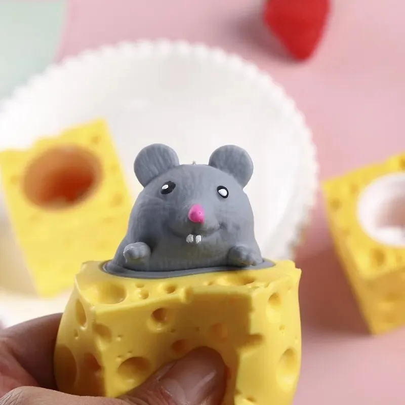 Squishy Souris Malicieuse dans son Fromage - Kawaii – Image 3