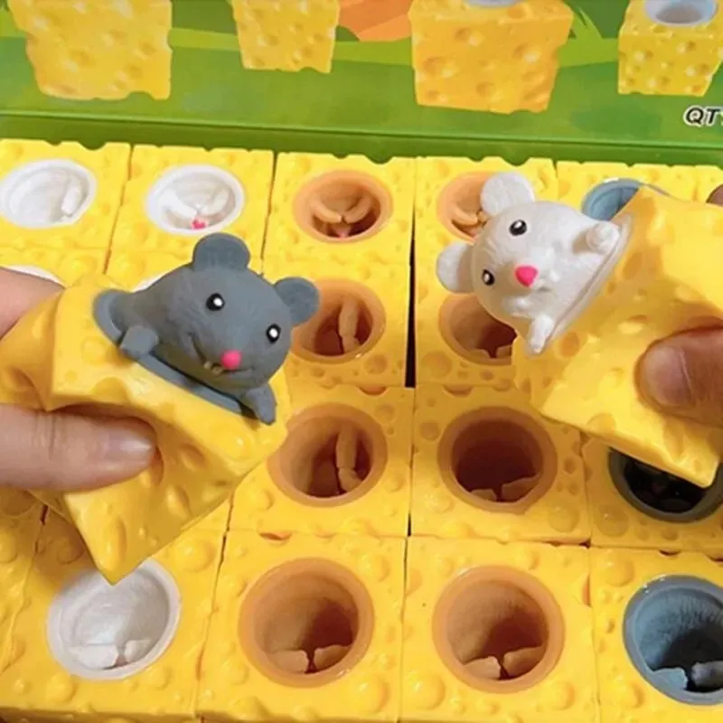 Squishy Souris Malicieuse dans son Fromage - Kawaii